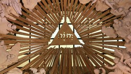 Der jüdische Gottesname im Deckenschmuck einer Kirche