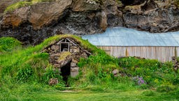 Drangurinn Rock auf Island