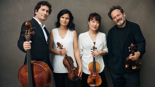 Die vier Musiker:innen des Belcea Quartet mit ihren Instrumenten