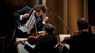 Petr Popelka und das Prager Symphonieorchester bei ihrem Auftritt von "Tristian und Isolde" im April 2023.