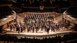 Das Rundfunk-Sinfonieorchester Berlin auf der Bühne der Berliner Philharmonie