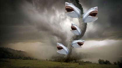 Filmszene aus "Sharknado": Eine Tornado aus dem mehrere Haiköpfe herausragen.