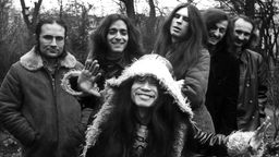 Band Can am 1.12.1971_ (L-r): Irmin Schmidt, Jaki Liebezeit, Michael Karoli, Ulli Gerlach, Holger Szukay und vorn Damo Suzuki. 