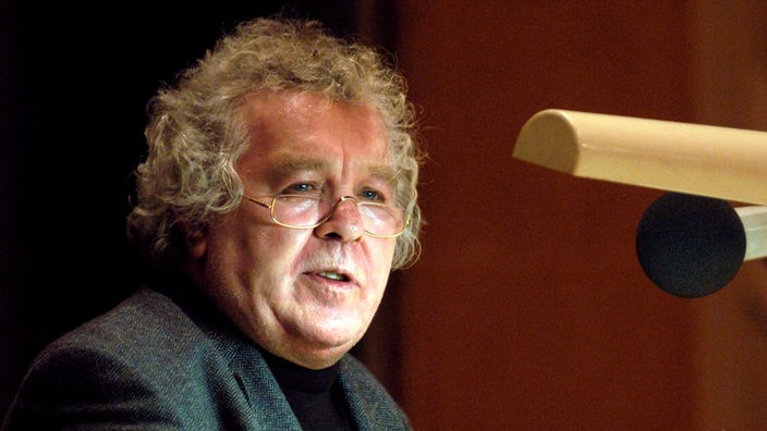 Wolfgang Hilbig liest in Darmstadt vor den Mitgliedern der Deutschen Akademie für Sprache und Dichtung 2002