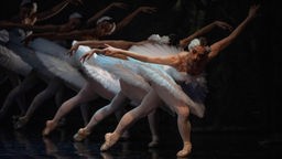Tänzer des Ballett vom Aalto Theater Essen tanzen "Schwanensee"