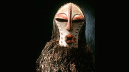 Diese Kifwebe-Maske des Songye-Stammes aus Zaire gehört zu den 250 Spitzenwerken afrikanischer Kunst aus der ehemaligen Kolonie Belgisch-Kongo (Zaire) in der Ausstellung "Verborgene Schätze aus dem Museum Tervuren"
