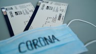 Symbolbild von Tickets und Konzertkarten in der Corona-Krise