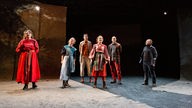 Szene aus "Die Revolution lässt ihre Kinder verhungern" am Schauspiel Köln