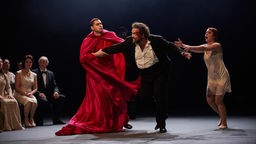 Denis Velev, Mirko Roschkowski, Barbara Senator, Opernchor Theater Dortmund in einer Szene aus "La Juive"