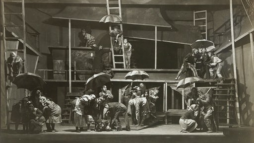 Das Beitragsbild des WDR3 Musikporträt "Jiddischland" zeigt eine Szene aus "Die Hexe" von Abraham Goldfaden im Theater in Moskau, 1921.