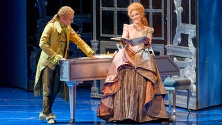 Adrian Eröd als Graf und Maria Bengtsson als Gräfin in einer Szene aus der Oper "Capriccio" von Richard Strauss