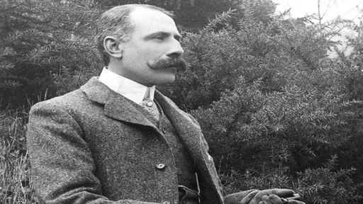 Portrait von Edward Elgar im Profil, schwarz-weiß