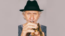 Porträt des Jazzmusikers Erik Truffaz mit Trompete
