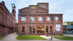 Gebäudeansicht des PACT Zeche Zollverein in Essen.