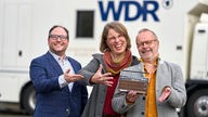 v.l.n.r.: Patrick Hahn (WDR 3) und die Gewinner Veronika Käter und Stefan Dafeld