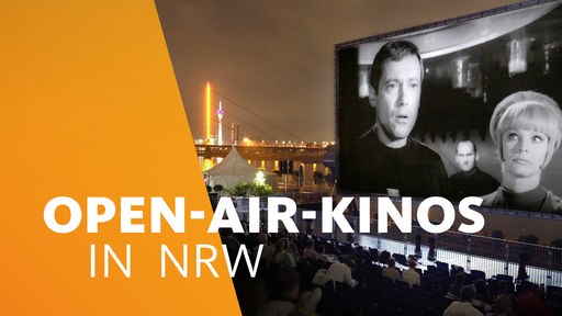 Im Open Air-Kino in Dürsseldorf ist auf der Leinwand eine Szene aus "Raumschiff Orion" zu sehen