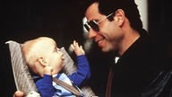 John Travolta in einer Szene des Films "Kuck mal, wer da spricht!".