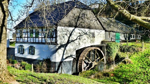 Kakushöhle in der Eifel:  Vollemer Wassermühle, Fachwerkmühlhaus ist original erhalten