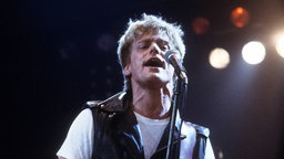 Bryan Adams bei einem Konzert im Jahr 1986