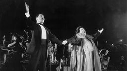 Freddie Mercury und Montserrat Caballé bei einem gemeinsamen Konzert in Barcelona