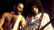 Freddie Mercury und Brian May live bei einem Konzert der "Works"-Tour in der Wembley Arena. London, 07.09.1984