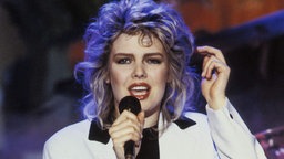 Die britische Pop-Sängerin Kim Wilde 1985 in einer deutschen Fernsehshow