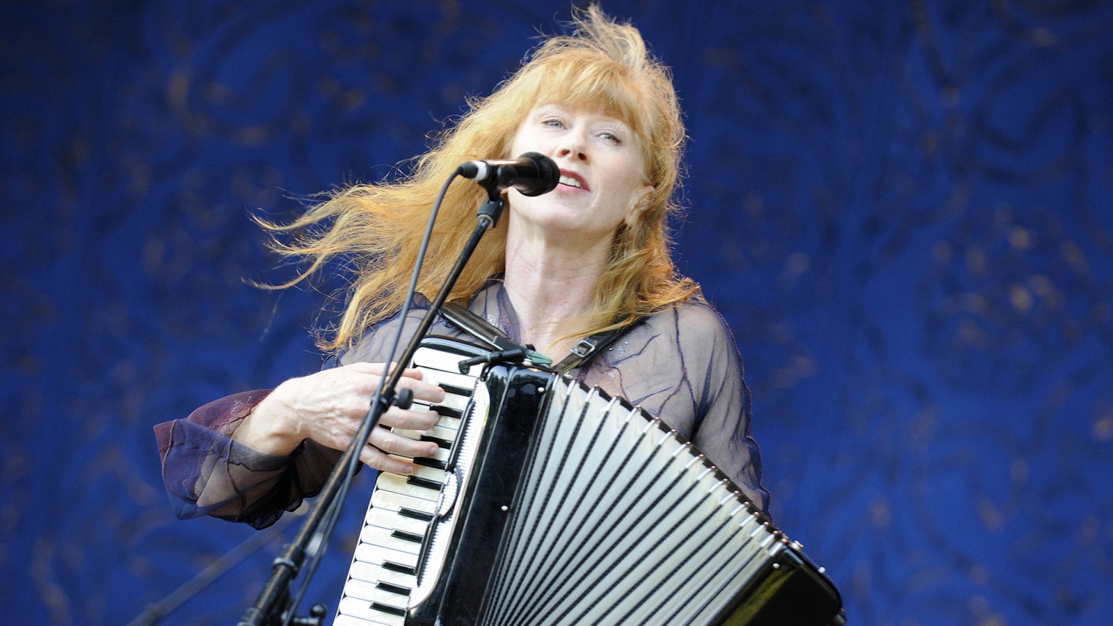 Лорина маккеннитт. Loreena MCKENNITT В молодости. Loreena MCKENNITT - from Istanbul to Athens. Лорина МАККЕННИТТ фото в молодости.