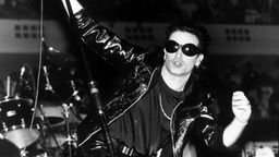 Sänger Bono 1992 bei einem Auftritt von U2 in Frankfurt