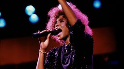 Whitney Houston bei einem Auftritt 1986