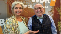 WDR 4-Moderatorin Heike Knispel gemeinsam mit dem ehemaligen Kriminalhauptkomissar und heutigem Ermittler für "Cold Cases" Franz-Josef Arentz