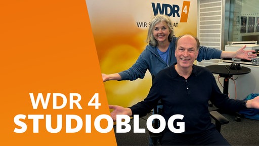 WDR 4-Moderatorin Heike Knispel mit Ihrem Gast Herbert Knaup im WDR 4-Studio