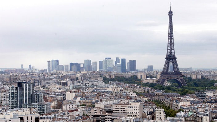 Blick über die französische Hauptstadt Paris mit Eiffelturm.