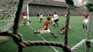 Die berühmte Sieg-Torszene der Fußball Weltmeisterschaft 1954 in dem Kinofilm "Das Wunder von Bern"