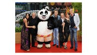 Thomas Fritsch mit dem Synchronisationsteam von Kung Fu Panda auf dem roten Teppich