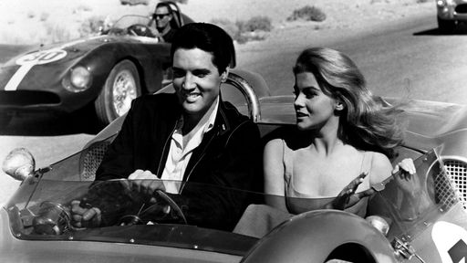 Elvis Presley und Ann-Margret fahren 1964 zusammen Auto