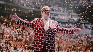 Elton John auf der Bühne bei seiner ""Farewell Yellow Brick Road Tour" in Köln