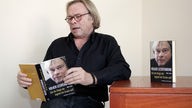Volker Lechtenbrink mit seinem Buch "Gib die Dinge der Jugend mit Grazie auf! Mein Leben"