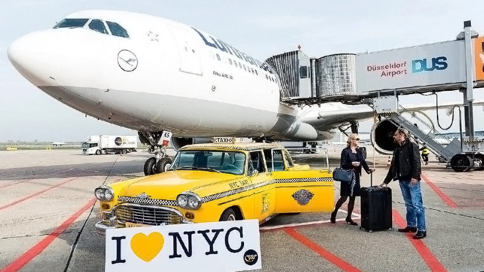 Lufthansa-Flugzeug am Flughafen Düsseldorf