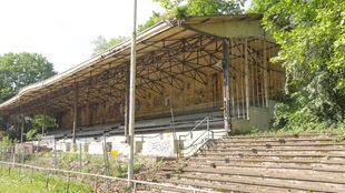 Die älteste Fußballtribüne NRWs in Köln Weidenpesch