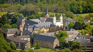 Luftaufnahme der Klosteranlage mit Basilika