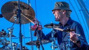 Der Schlagzeuger und Komponist Stewart Copeland bei der Generalprobe für einen Auftritt in Schwerin im Juli 2022