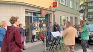 Vernissage zur Ausstellung "Das kleine Tusch-Orchester" vor dem Kunstbonbon Dortmund
