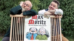 Markus Veith und Thorsten Strunk mit ihrem Plakat zu "Max und Moritz. Der alten Knaben letzter Streich"