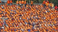 Sollten die Niederlande bei der Fußball-EM lange genug dabei sein, können sie Ende Juni auch wieder bei Massenveranstaltungen die Daumen drücken (Archivbild, 2018)