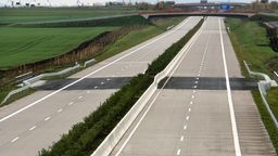 Eine leere Autobahn bei Erfurt