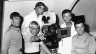 Gene Roddenberry mit dem Star Trek Team (1970ern)