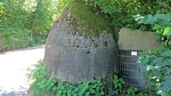 "Ein-Mann-Bunker" aus dem Zweiten Weltkrieg nahe der Pluto-Halde bei Herne