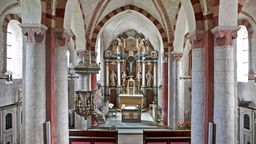 Innenansicht der romanischen Kirche St. Peter und Paul im Ortsteil Wormbach