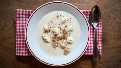 Mehlklößchen-Milchsuppe