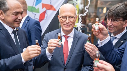 Peter Tschentscher, Erster Bürgermeister Hamburg und scheidender Bundesratspräsident bei den Feierlichkeiten zum Tag der Deutschen Einheit 2023